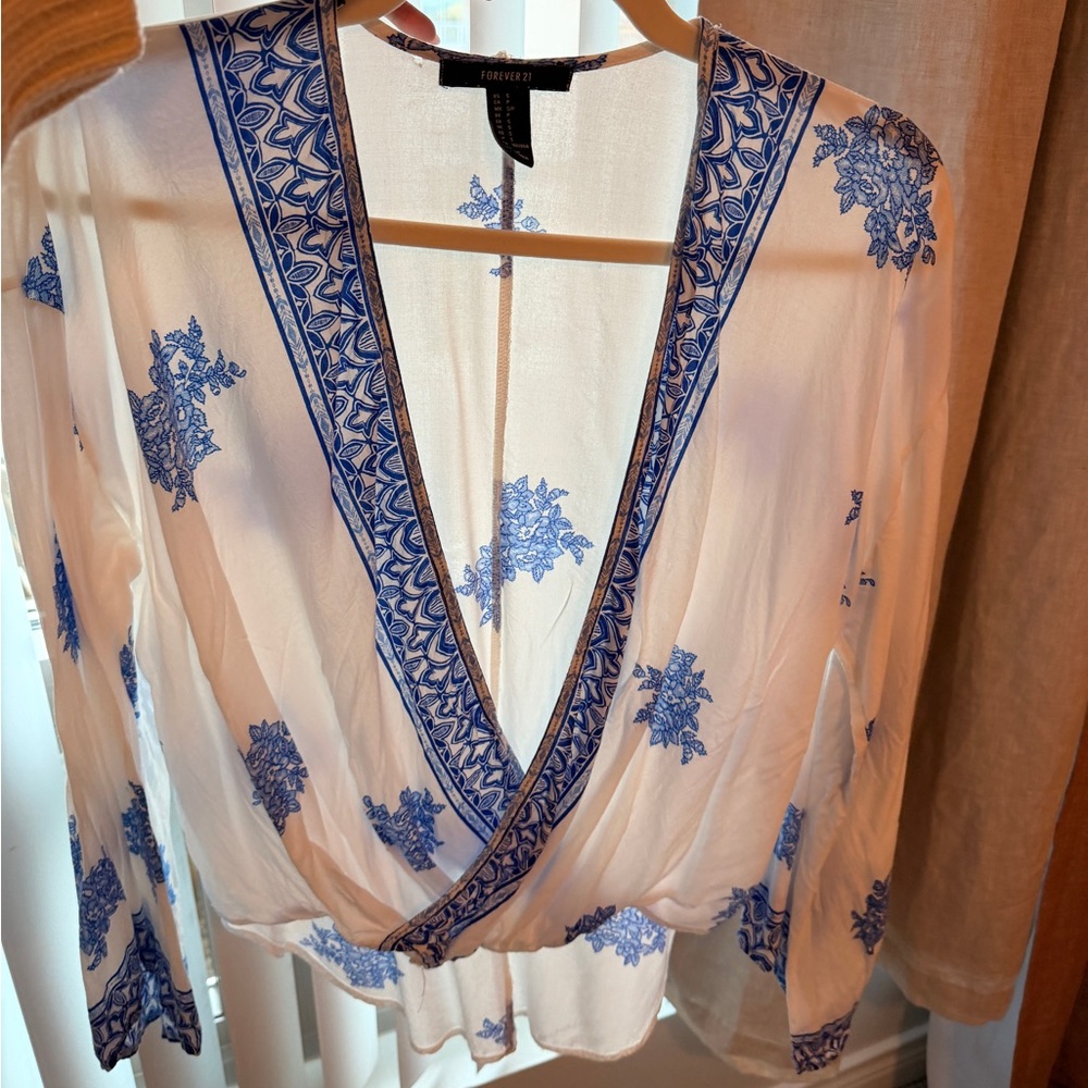 Forever 21 White and Blue Patterned Blouse